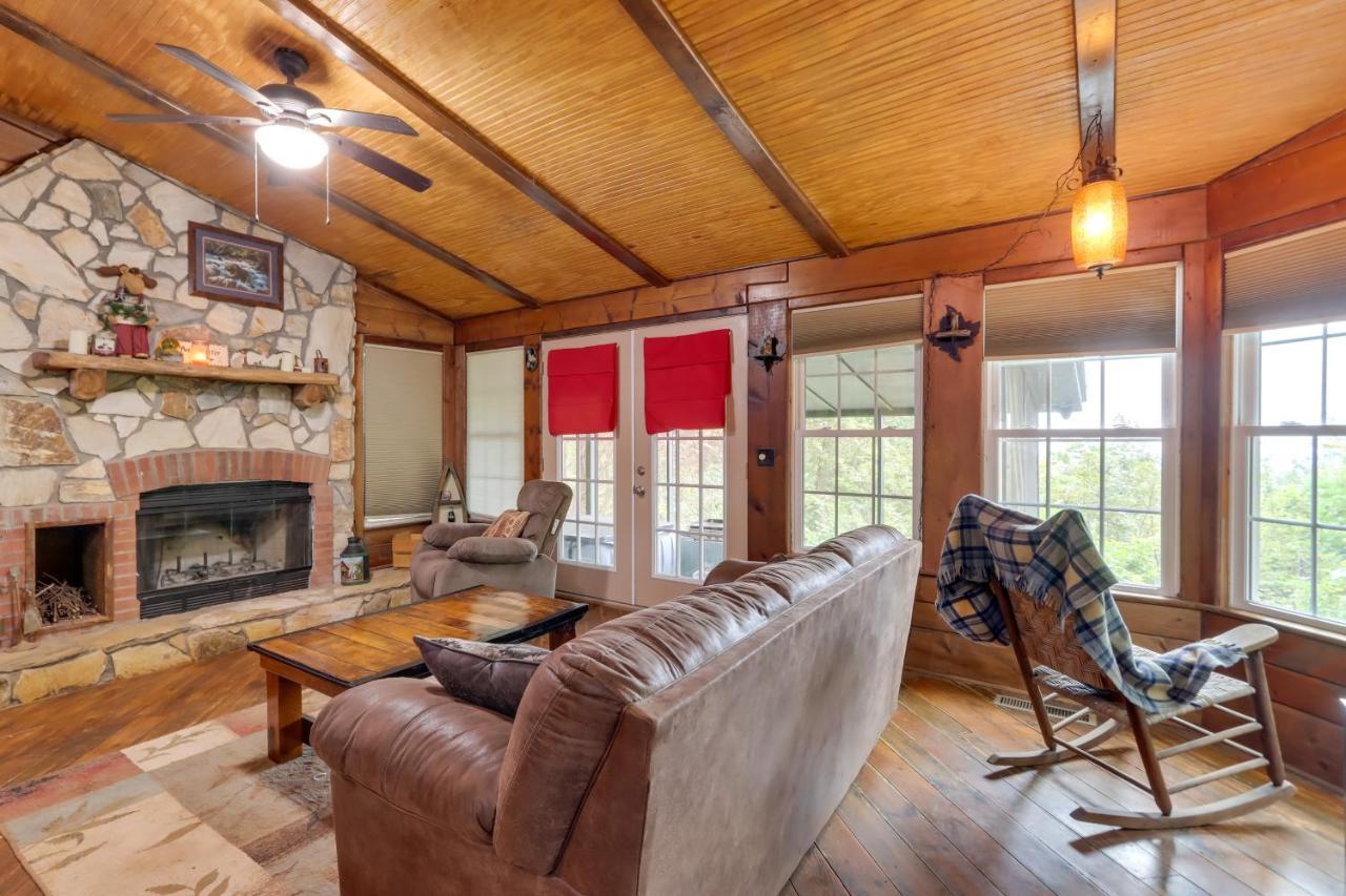 Mountaintop Ellijay Cabin With Private Hot Tub Bagian luar foto