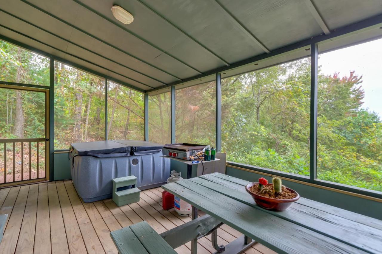Mountaintop Ellijay Cabin With Private Hot Tub Bagian luar foto