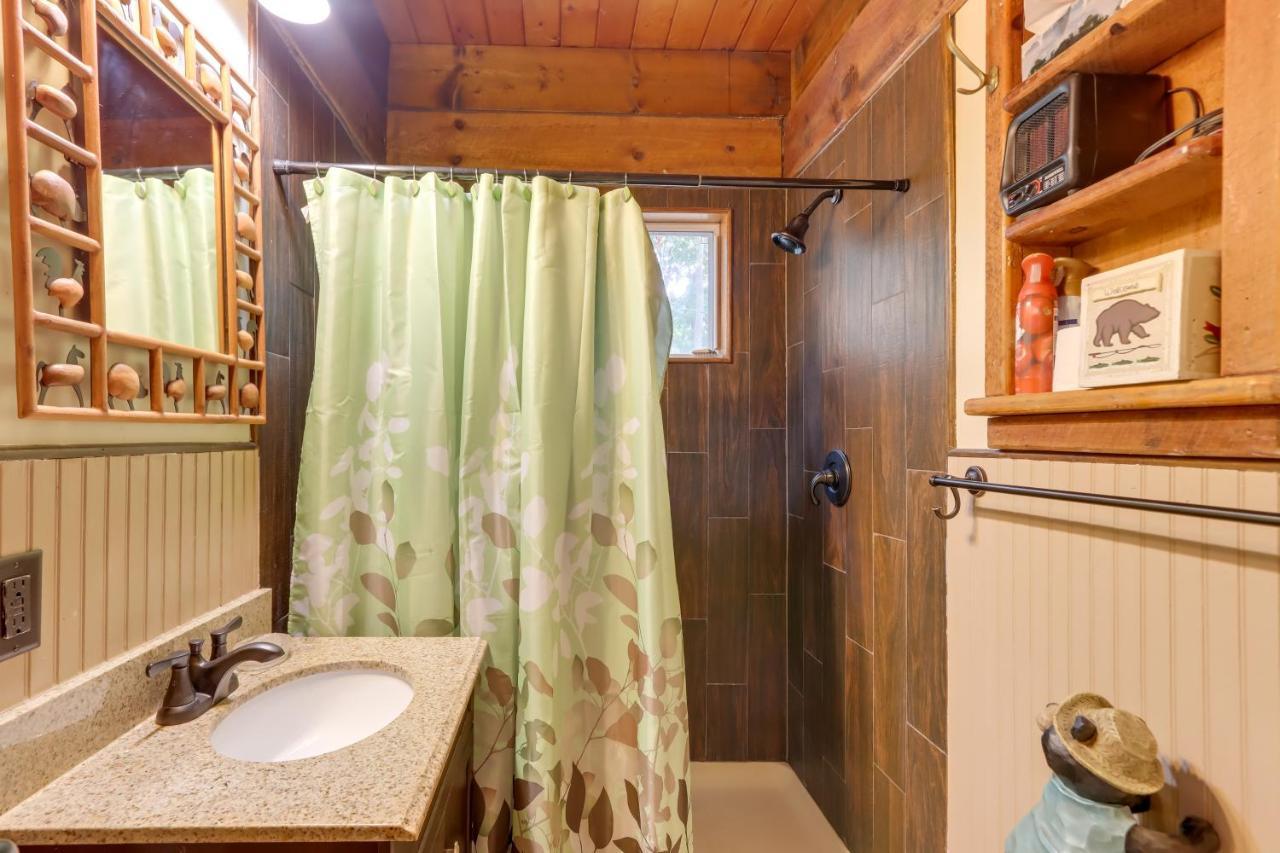Mountaintop Ellijay Cabin With Private Hot Tub Bagian luar foto